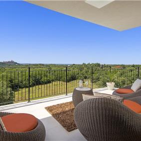 Luxury 4-Bedroom Villa with generous sized Infinity Pool near Buje, Istria. Sleeps 8